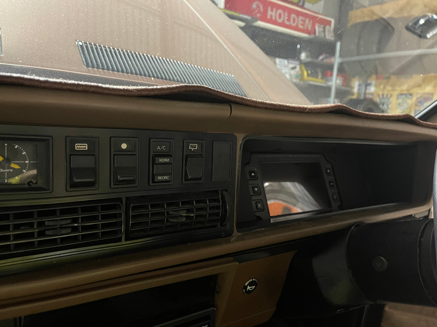 Holden Commodore VH VC VB Dash Mount