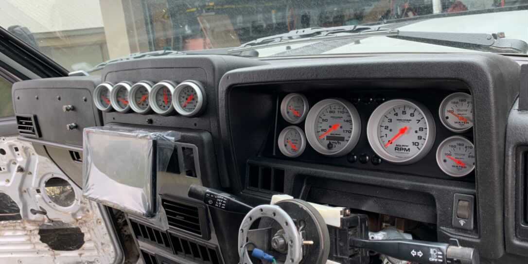 Nissan Patrol GQ 4th Gen Dash Mount