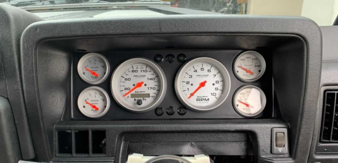 Nissan Patrol GQ 4th Gen Dash Mount
